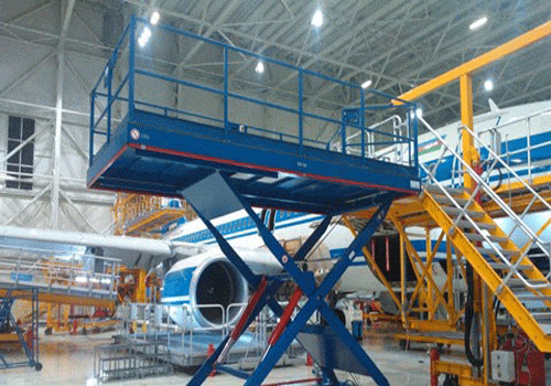 کاربرد بالابر صنعتی در تعمیرات هواپیما